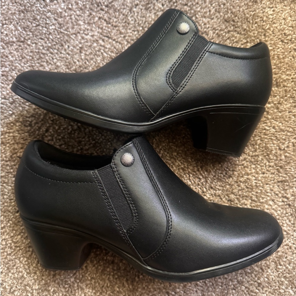Clarks “Emily 2 Reyna” black ankle boots size 8.5